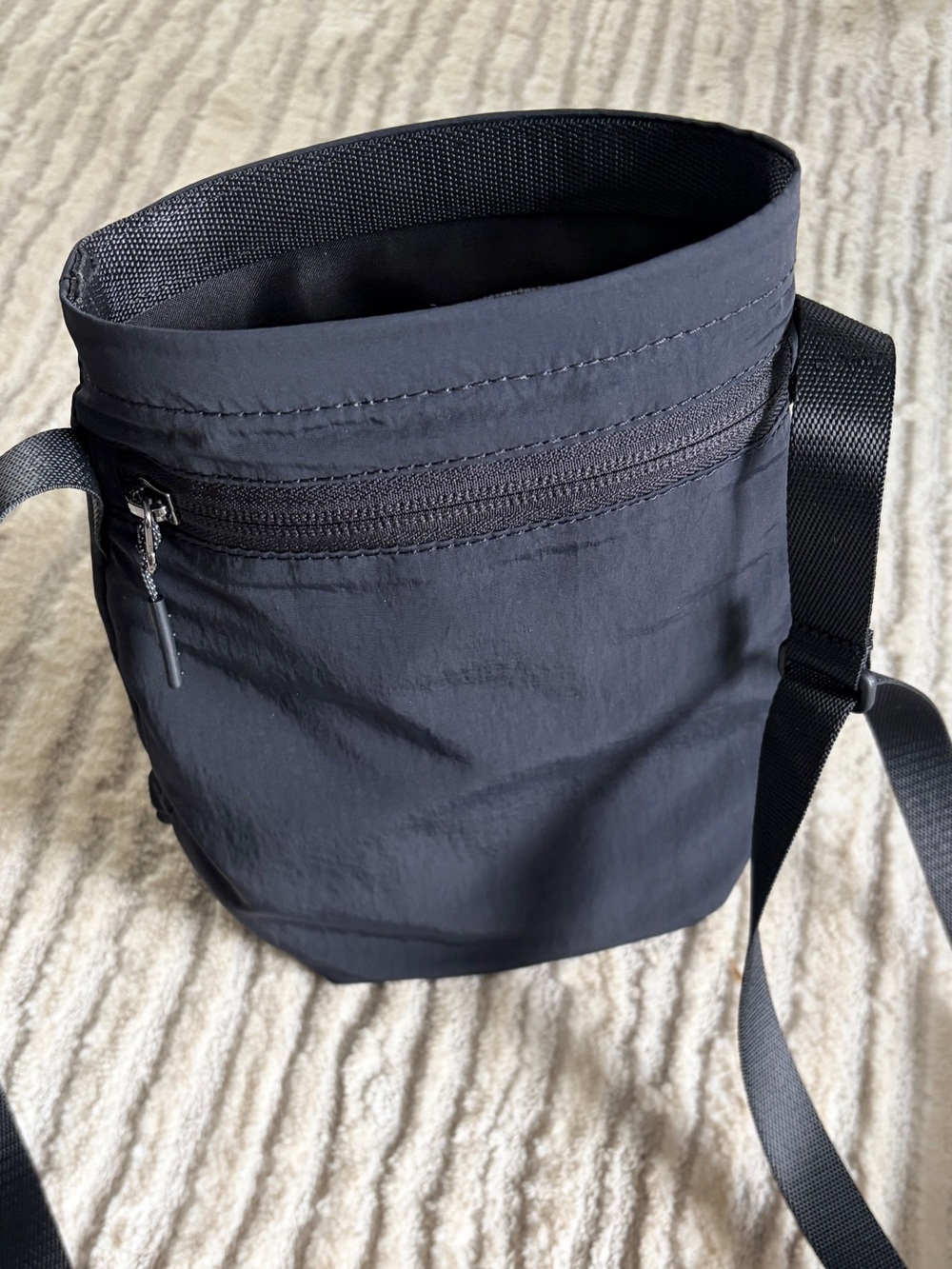 lululemon crossbody water bottle bag - Picture 2 of 7
